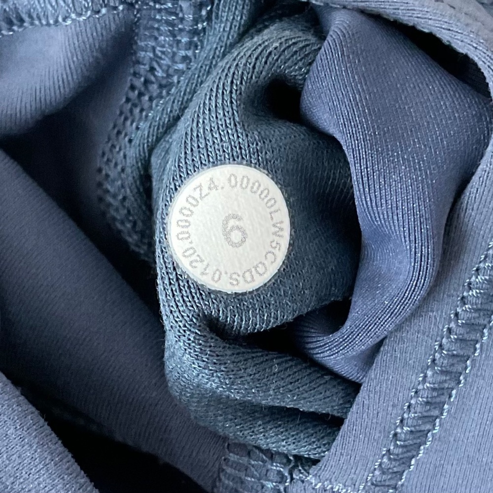 Lululemon Ink Blue 25" Wunder Train size 6 - Picture 3 of 6